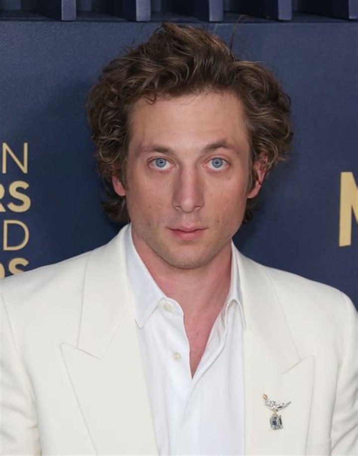 Jeremy Allen White: How Tall is He?